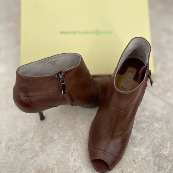 Max Studio Brown Leather Peep-Toe Ankle Booties – Size 8 (With original Box) - Picture 2 of 9